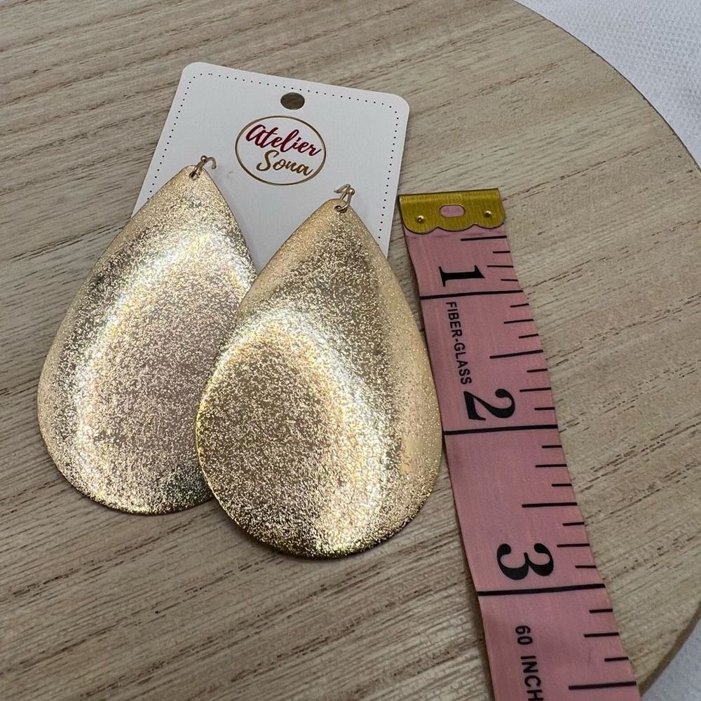 New Atelier Sona Gold Tone Metallic Teardrop Leaf Dangle Earrings - Picture 4 of 5